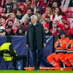 Mourinho bất lực, Benfica thua trận thứ tư ở Champions League