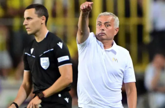 Mourinho: “Chúng tôi sẽ không bao giờ giành được Champions League”