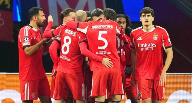 Mourinho cùng Benfica có chiến thắng đầu tiên ở Champions League
