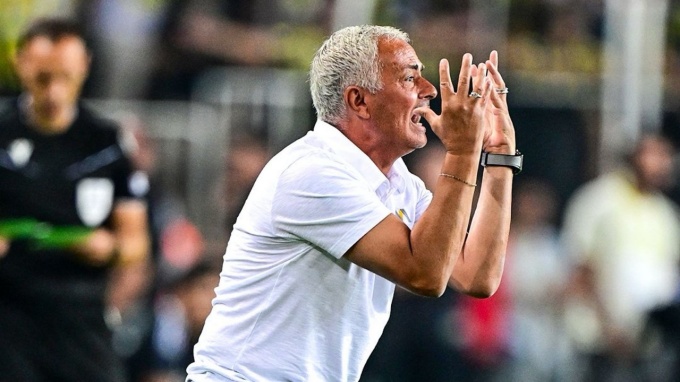 Mourinho: ‘Đội xứng đáng thắng đã bị loại’