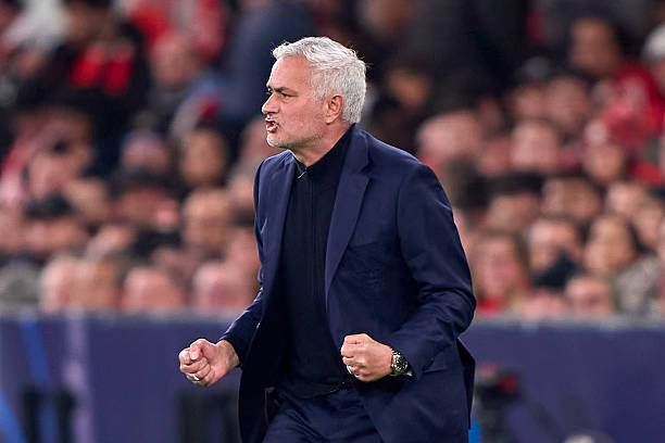 Mourinho khen ngợi Benfica sau chiến thắng trước Napoli