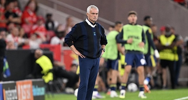 Mourinho thua tâm phục khẩu phục trước Benfica