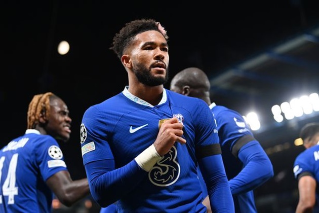 Mục tiêu của Chelsea ‘ngả mũ’ với Reece James