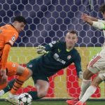 Muller cân bằng thành tích của Giggs – Ronaldo, chỉ còn kém Messi – Benzema