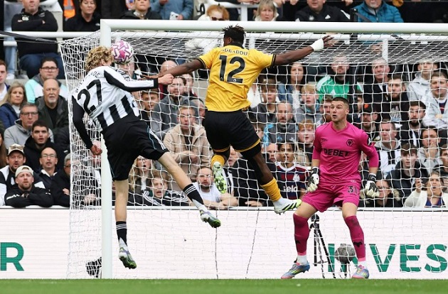 Newcastle có vũ khí mới, sẵn sàng tiếp Barcelona ở Champions League