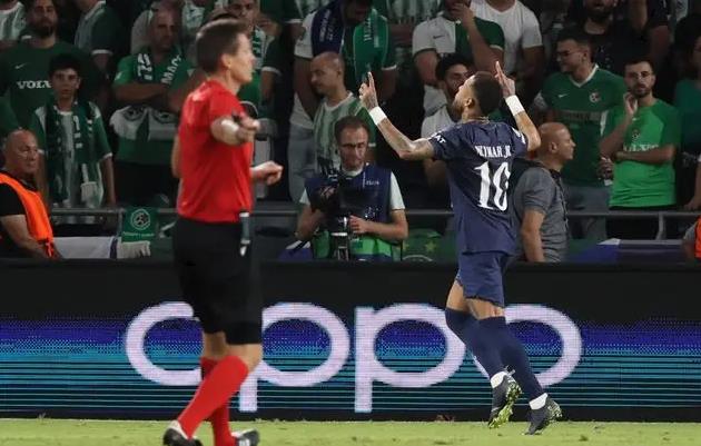 Neymar tẩy thẻ thành công