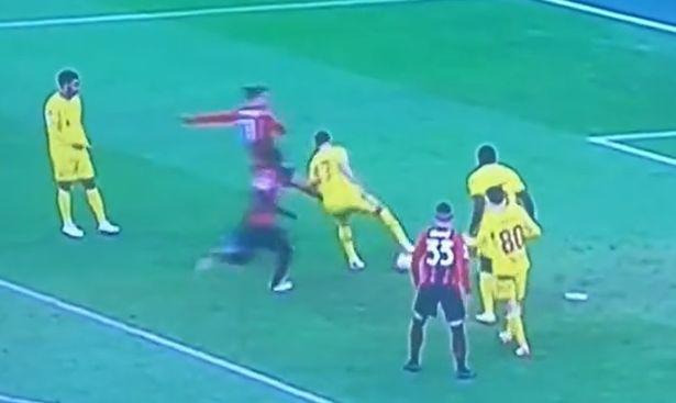 Ngoặt bóng như Johan Cruyff, trung vệ Liverpool lên tiếng