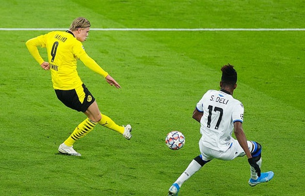 Nhả đạn liên hồi, NHM bấn loạn vì “máy dội bom” Haaland: “Cậu có phải là con người không?”