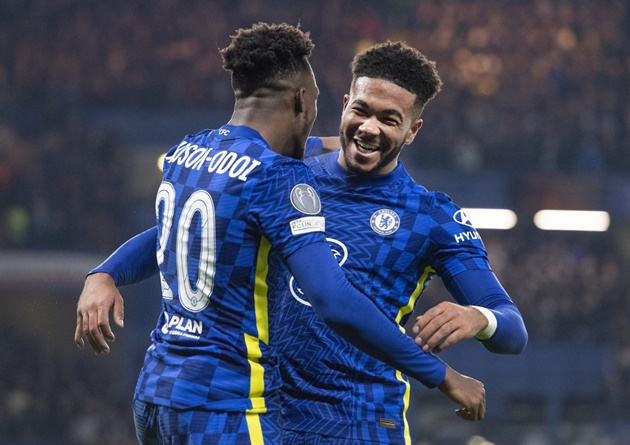 Owen so sánh Reece James với huyền thoại Chelsea