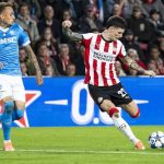 Peter Bosz: “Nghe tiếng bóng rời chân thôi đã đủ biết nó uy lực thế nào”