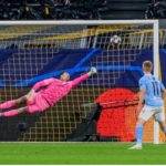 Phá lưới Man City, thần đồng 17 tuổi đi vào lịch sử Champions League