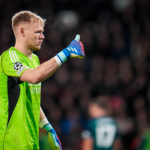 Phản ứng của đồng đội khi Ramsdale trình làng Champions League