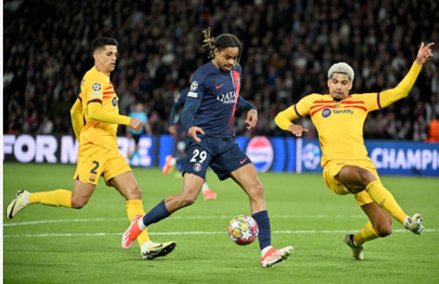 Rio Ferdinand ca ngợi dàn sao trẻ Barca sau khi ngược dòng PSG