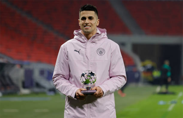 Rio Ferdinand phấn khích trước màn trình diễn của Joao Cancelo