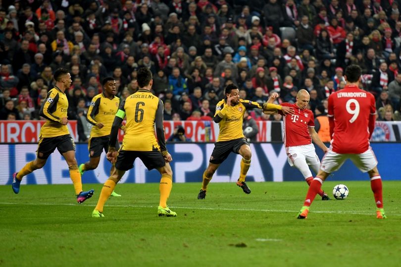 Robben ghi bàn mô-típ cũ, Arsenal bị ‘troll’ không thương tiếc