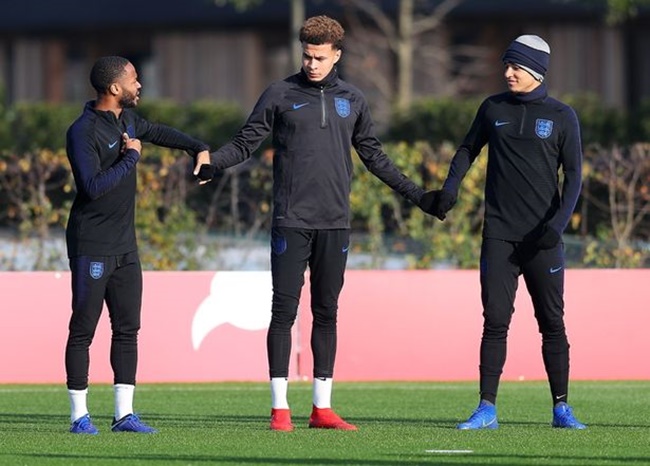 Sancho cảnh báo Tottenham trước thềm đại chiến