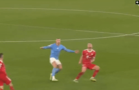 Sao Bayern ăn vạ hài hước