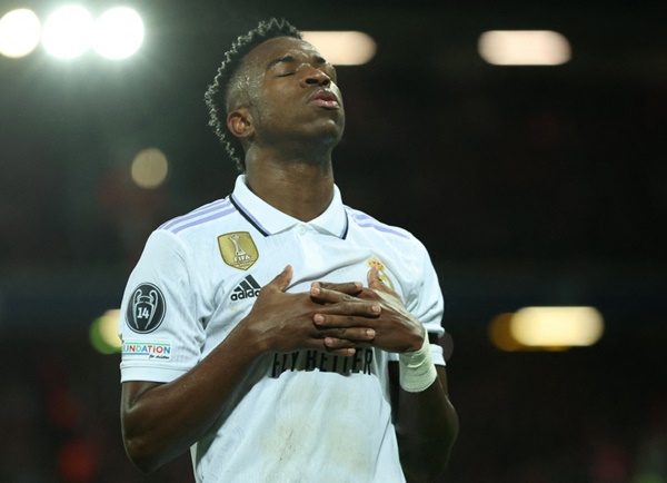 Sao Real ăn mừng như Ronaldo sau khi xé lưới Liverpool