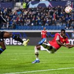 Sau trận Atalanta, Solskjaer còn phát hiện ra một Ronaldo nơi hàng thủ