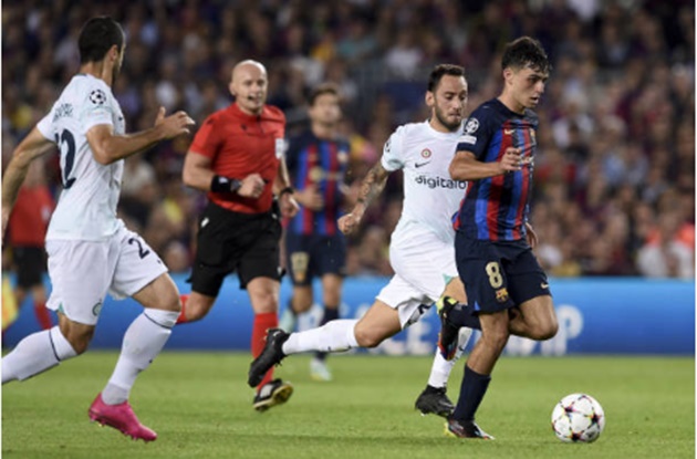 Seedorf: Barca có văn hóa đổ lỗi cho trọng tài