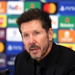 Simeone bức xúc khi nhận thẻ đỏ trong trận thua Liverpool