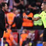 Simeone có bị cấm chỉ đạo khi Atletico đấu Arsenal?