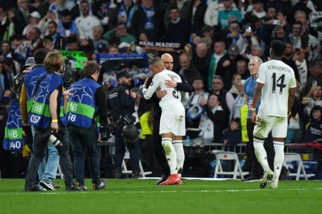 Sóng gió nổi lên, Real lâm nguy