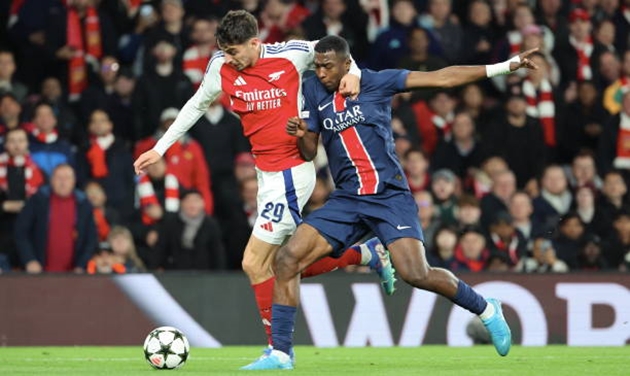 Sự lì lợm giúp Arsenal dần tìm lại vị thế