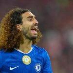 Tại sao Marc Cucurella bị cổ động viên Bayern la ó mỗi khi chạm bóng?