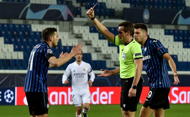 “Tấm thẻ đỏ đã khiến tất cả suy nghĩ của chúng tôi bị thay đổi”