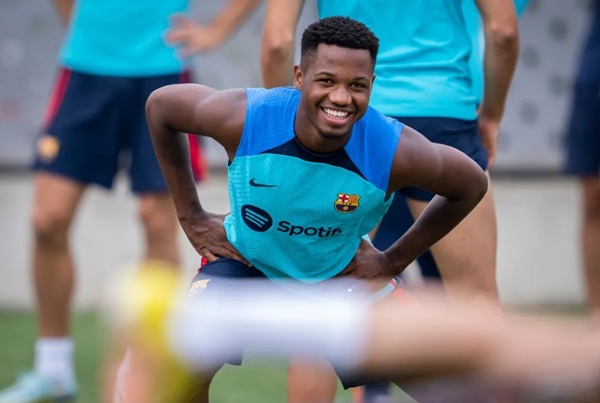 Tập luyện cật lực, Lewandowski sẵn sàng đốt lưới Bayern Munich