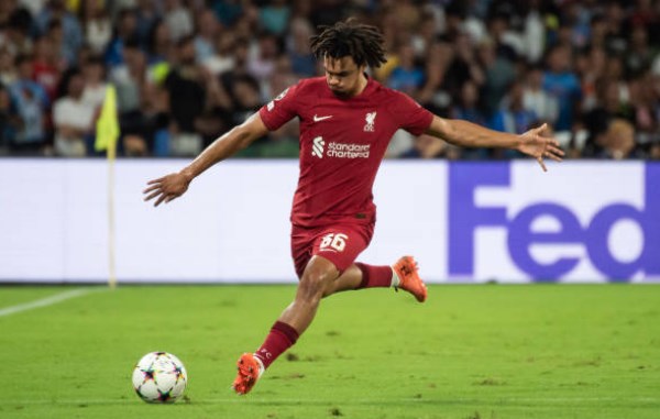 Thảm họa phòng ngự của Alexander-Arnold