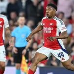 Thần đồng Arsenal lập 2 kỷ lục ở Champions League