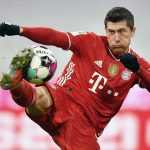 Thành tích ghi bàn của Lewandowski chỉ còn kém Messi, Ronaldo