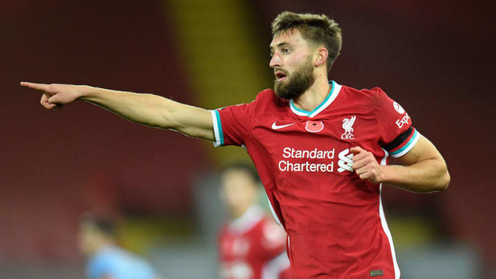 Thi đấu với xương gãy, trung vệ Liverpool vẫn đủ sức loại Milan khỏi C1