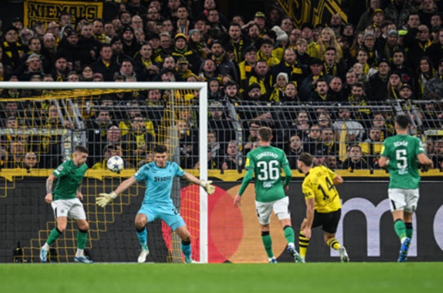 Thử nghiệm của Eddie Howe hủy diệt Newcastle