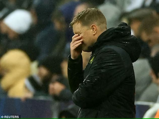Thua Dortmund, Eddie Howe thừa nhận Newcastle chỉ là tay mơ tại Champions League