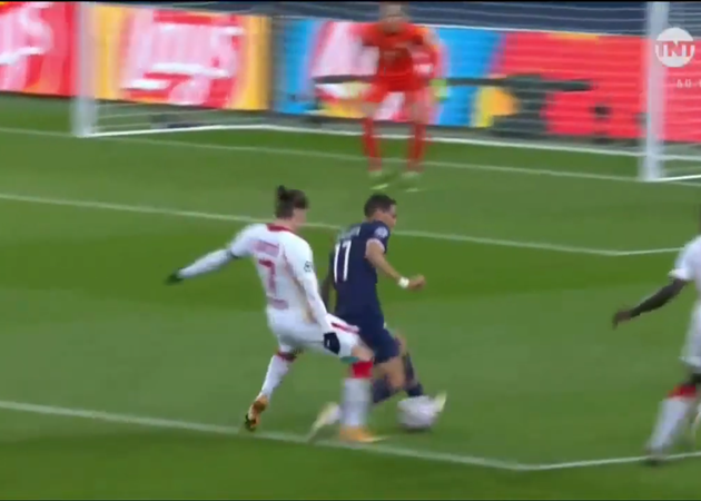 Tố cựu Quỷ đỏ ‘vấp cỏ’, HLV Leipzig tuyên bố khó tin về VAR