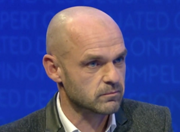 “Tôi thất vọng về cậu” – Danny Murphy chỉ trích ngôi sao Arsenal trước trận gặp PSG