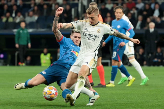 Toni Kroos “phát cáu” vì Real Madrid chơi tệ