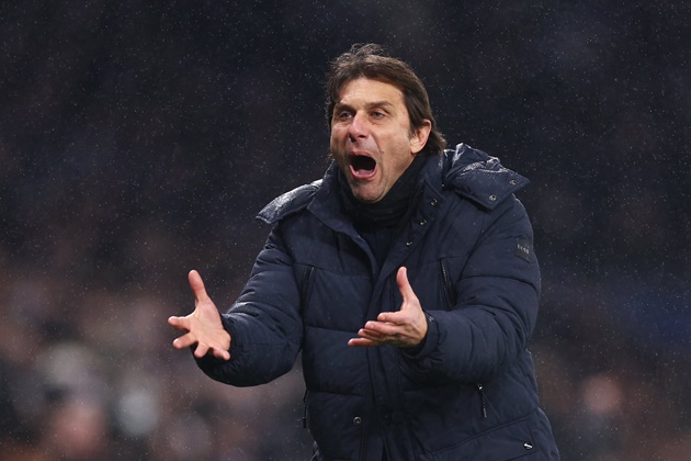 Tottenham bị loại phơi bày sự kém cỏi khó tin của Conte