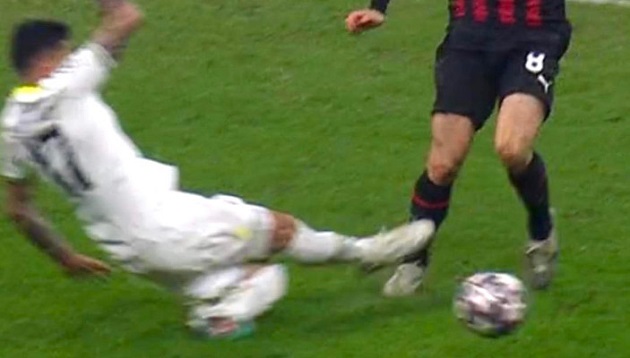 Tottenham đáng ra phải thi đấu với 10 người trong hiệp hai