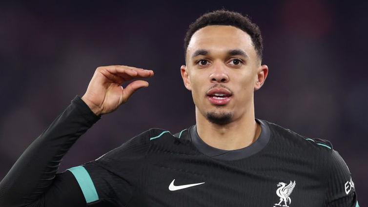 Trent Alexander-Arnold trở lại Anfield sớm hơn dự tính