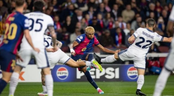 Tròn 100 trận cho Barca, Lamine Yamal gây bão truyền thông châu Âu