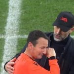 Trọng tài khóc nức nở tại Champions League