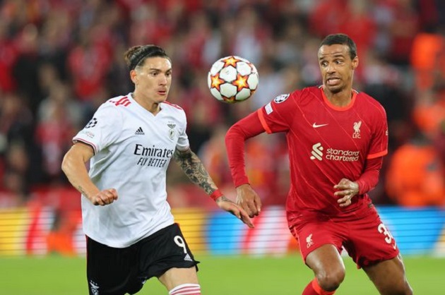 Trung vệ lại ghi bàn, Liverpool vào bán kết trong mưa bàn thắng