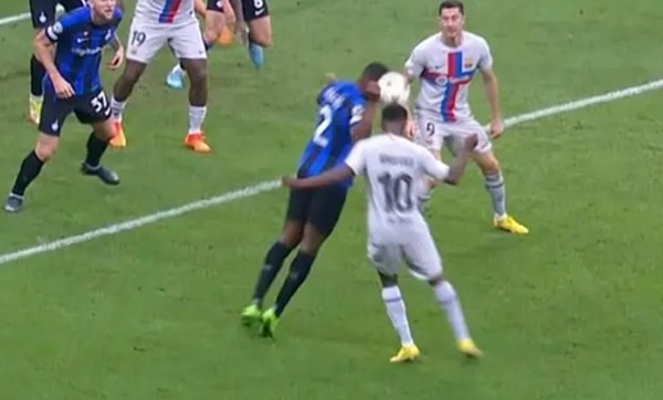 UEFA tác động kết quả trận Inter – Barca?