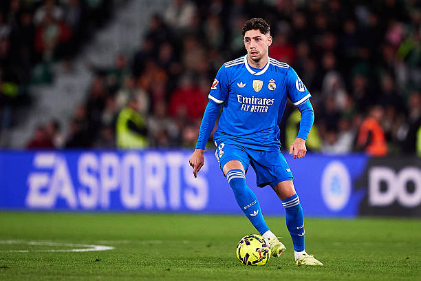 Valverde bác tin mâu thuẫn với HLV Alonso, khẳng định Real Madrid đang đoàn kết