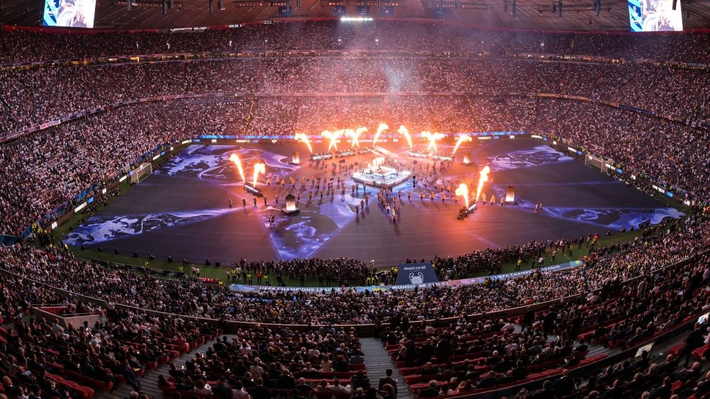 Van Basten gọi màn biểu diễn trước chung kết Champions League là “nỗi nhục”