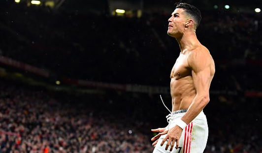 Vào vai cứu tinh, Ronaldo gửi thông điệp đầy cảm xúc